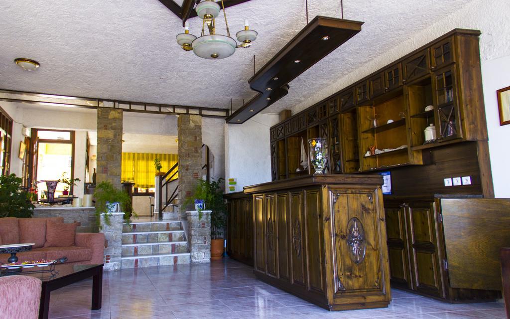 Hesperia Hotel Карловаси Экстерьер фото