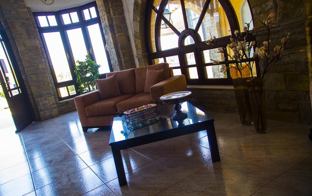 Hesperia Hotel Карловаси Экстерьер фото