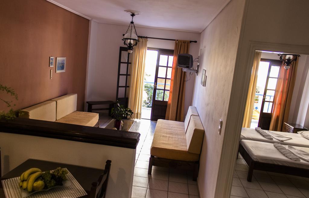 Hesperia Hotel Карловаси Экстерьер фото