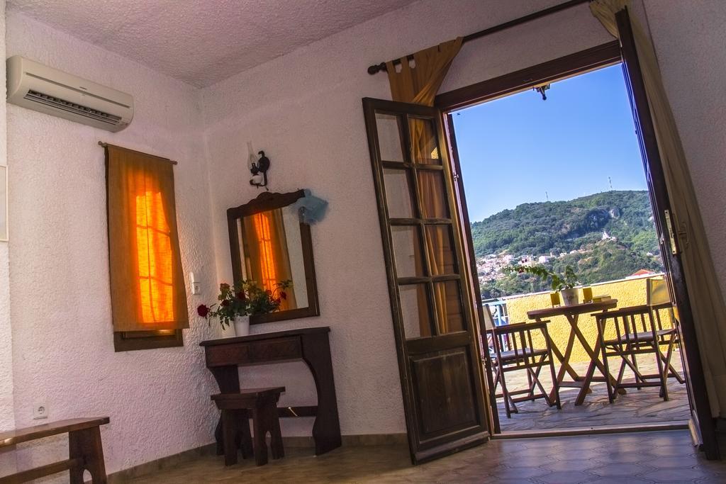 Hesperia Hotel Карловаси Экстерьер фото