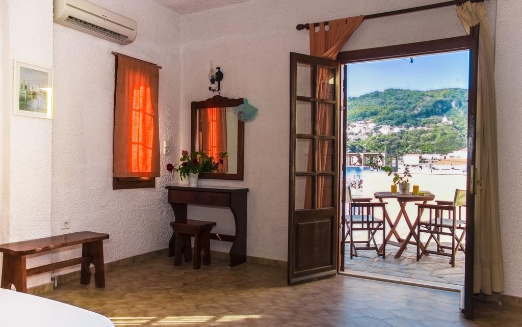 Hesperia Hotel Карловаси Экстерьер фото